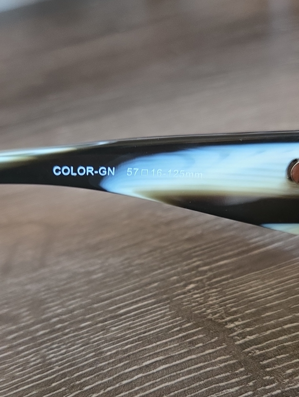 Vintage ELLE EL188888 Sunglasses - Picture 5 of 9